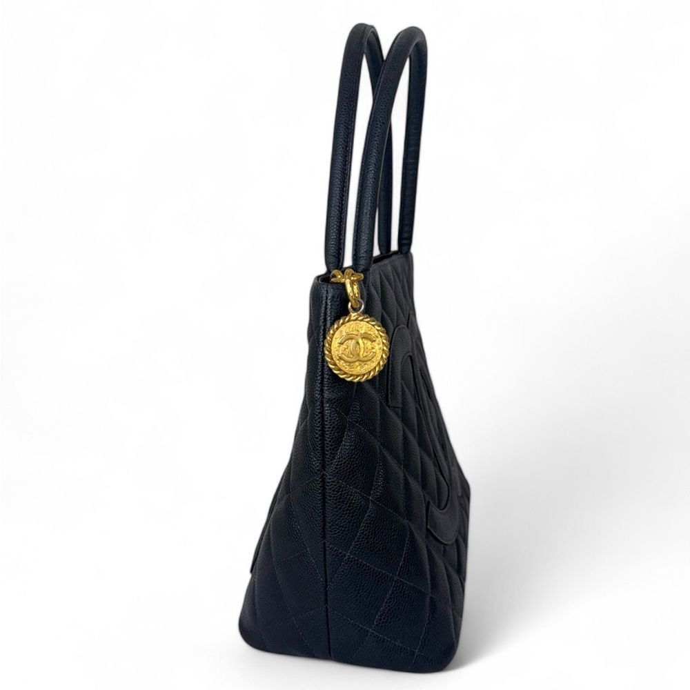 CHANEL Black Vintage CC Logo Caviar Leather Quilted Medallion Tote Bag - Picture 4 of 16